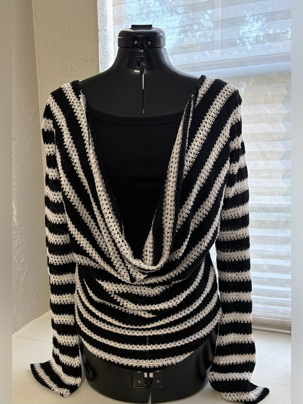pretty little thing Black& White Stripped Drap Front Textured Top Size 8.